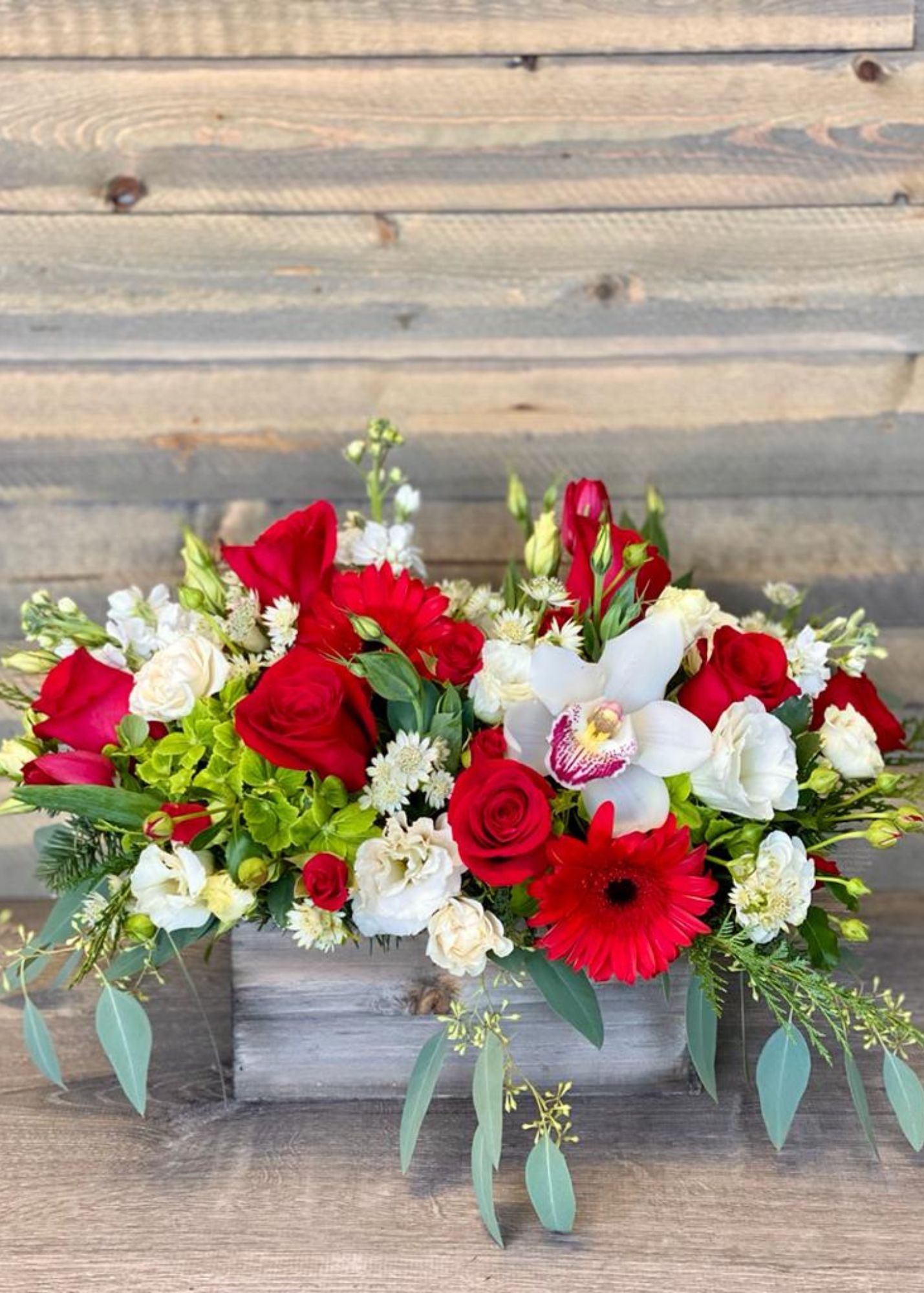 Red And White Roses Centerpieces